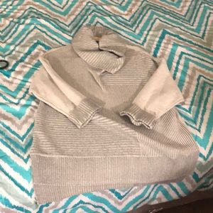 Mid sleeve sweater